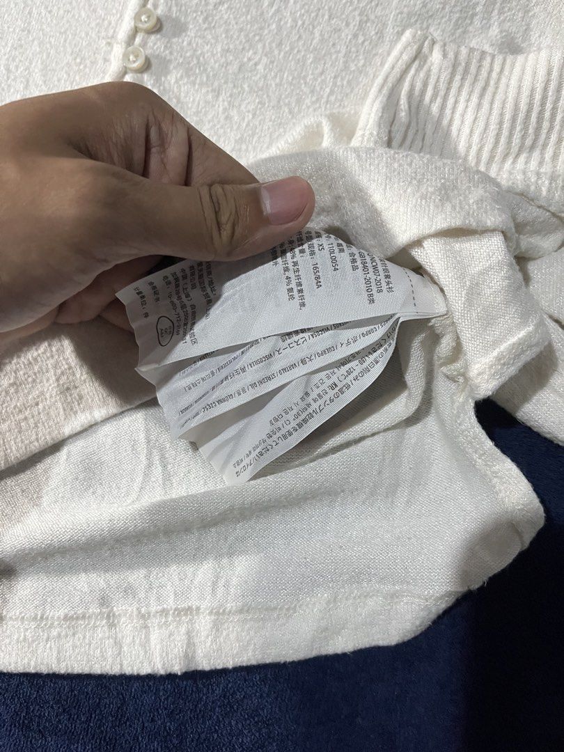 Abercrombie Top (Category: Blouses) located in Antipolo. Submitted by jerpilemon (Listing ID 1465776705, Image 3). Description: XS on tag Good Condition Complete tags.