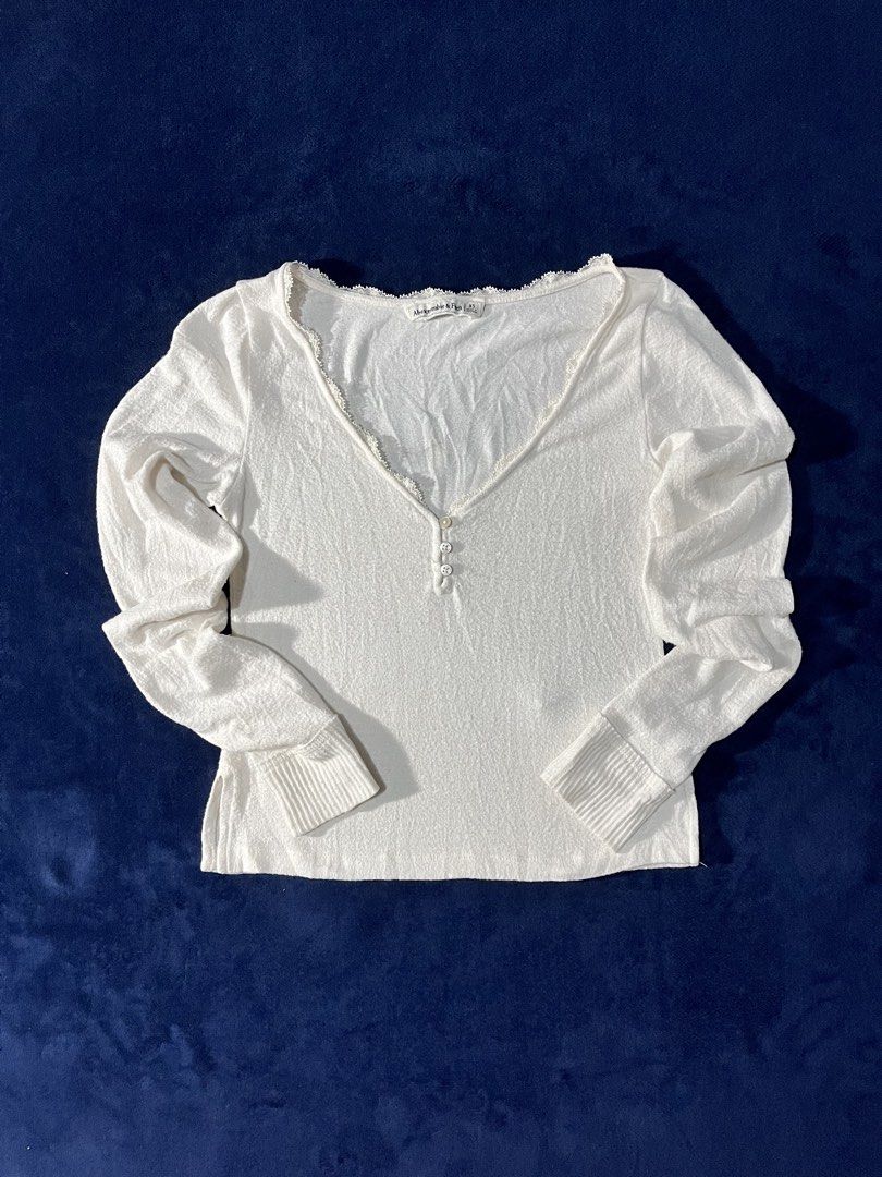 Abercrombie Top (Category: Blouses) located in Antipolo. Submitted by jerpilemon (Listing ID 1465776705, Image 1). Description: XS on tag Good Condition Complete tags.