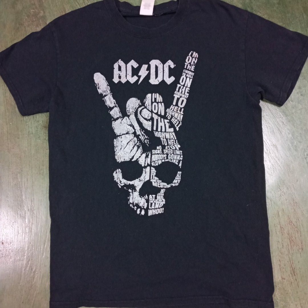 AC/DC Band Tee Tour Shirt (Category: Tshirts & Polo Shirts ) located in Manila. Submitted by 63thriftin (Listing ID 1465765016, Image 1). Description: acdc band shirt gildan tag, 18.5x27 2nailholes, needs wash.