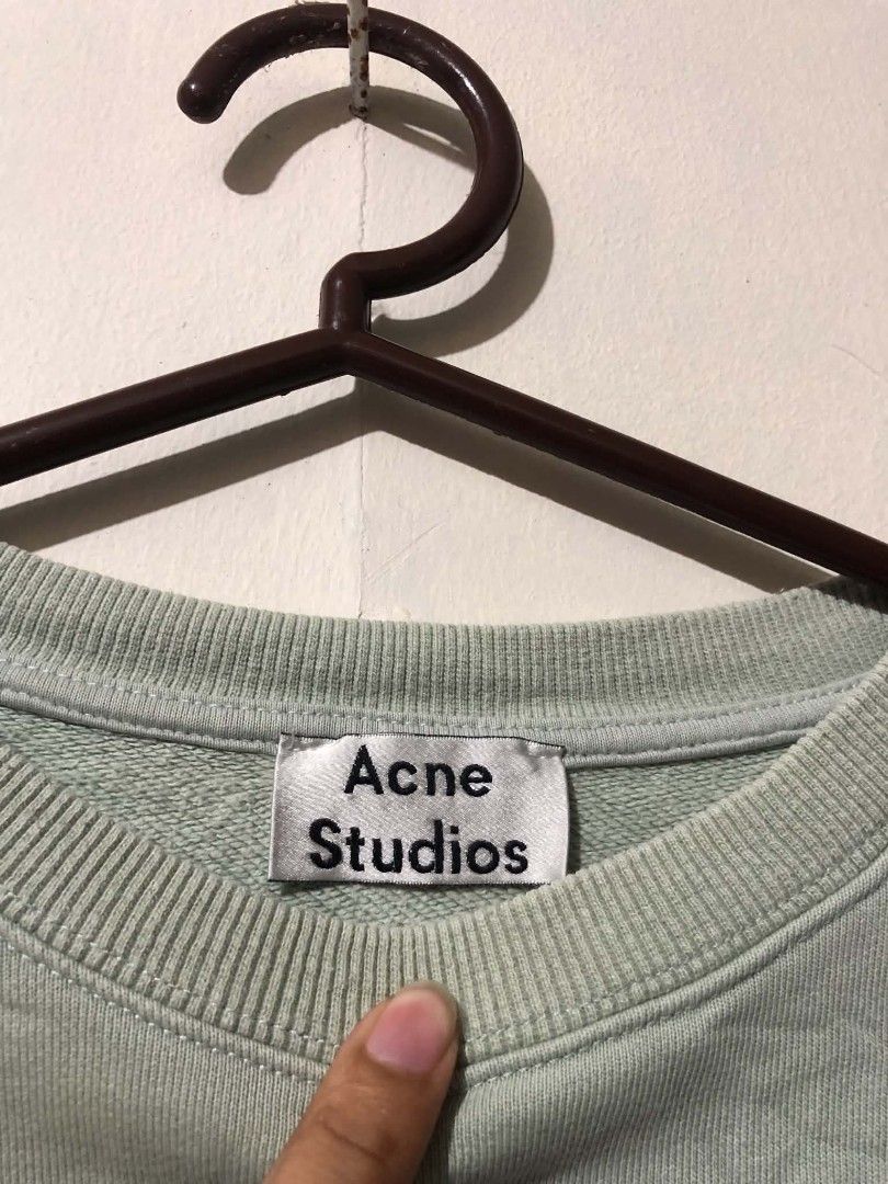 Acne Studios Apple Green Sweater (Category: Longsleeves) located in Pasig City. Submitted by geloangelo17550 (Listing ID 1465938664, Image 3). Description: Authentic Excellent condition Medium To large Women Fit No issue.