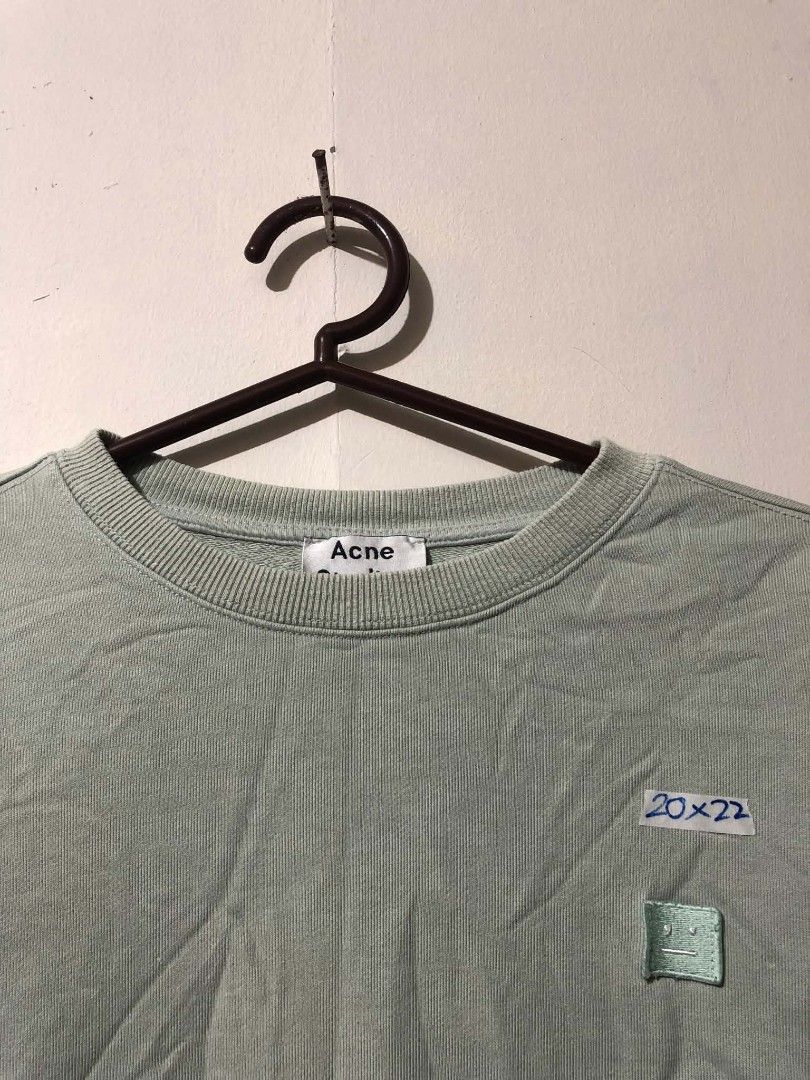 Acne Studios Apple Green Sweater (Category: Longsleeves) located in Pasig City. Submitted by geloangelo17550 (Listing ID 1465938664, Image 2). Description: Authentic Excellent condition Medium To large Women Fit No issue.