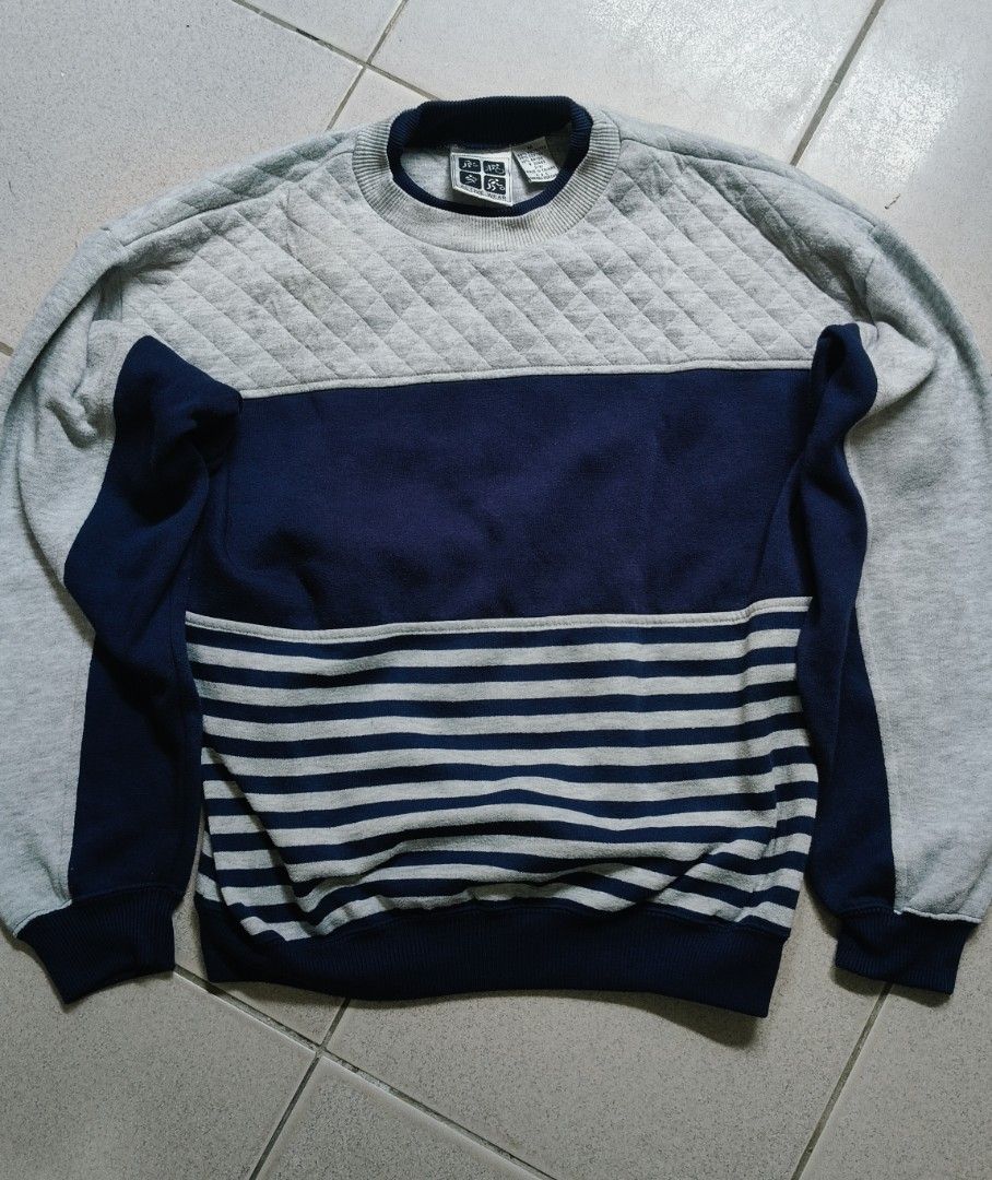 Active Wear Quilted Colorblock Sweatshirt Medium (Category: Coats, Jackets and Outerwear) located in Manila. Submitted by moneyroll420 (Listing ID 1465861523, Image 1). Description: - Brand: Activewear - Size: M - Design: Grey, navy, and striped colorblock with quilted upper chest texture - Style: Crew neck with ribbed cuffs and hem - Material: 65% polyester, 25% cotton, 10% rayon - Origin: Made in Taiwan - Condition: Excellent / Ready to wear.