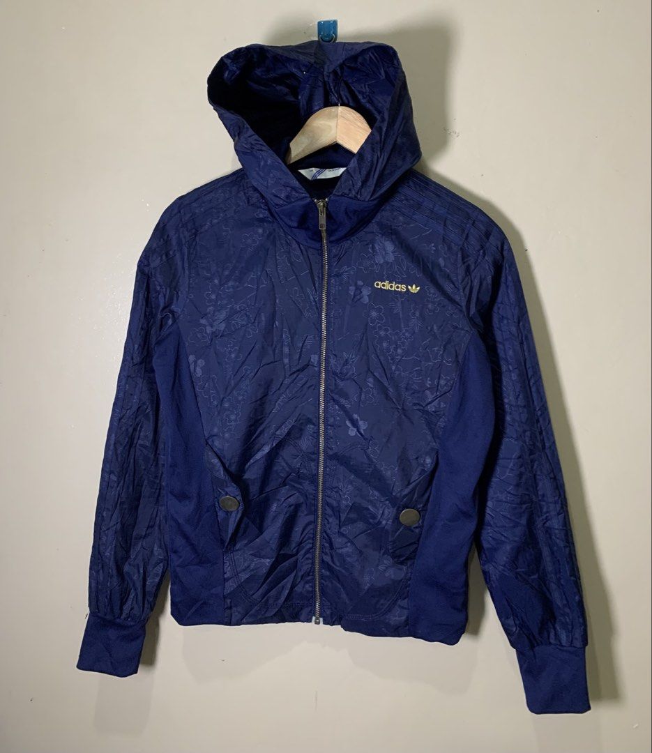 ADIDA* windbreaker (Category: Coats, Jackets and Outerwear) located in Molave. Submitted by mysticbird_38213e (Listing ID 1465878601, Image 2). Description: As new condition No issue Ganda nito.
