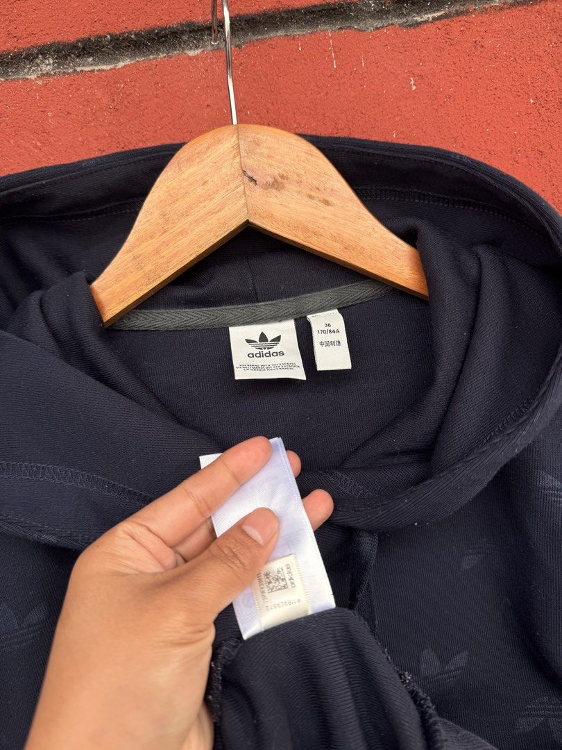 Adidas (Category: Coats, Jackets and Outerwear) located in Baguio. Submitted by mardimercredi14 (Listing ID 1465845625, Image 3). Description: 🔥 Adidas Dimensions: 21*24 Condition: very good Color Rate: 10 ❌ slightly faded garters ❌ minimal lints.