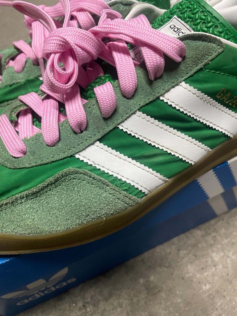adidas gazelle indoor (Category: Casual Shoes) located in Manila. Submitted by kardashkenny (Listing ID 1465910904, Image 2). Description: FS! Gazelle Indoor (Green) ₱2K (Slight nego) Size 10 Mens Condi: 8.5/10 Bought in Footlocker Festival Mall Includes 2 Extra laces (Pink laces bought somewhere else) Issues: Slight wear and tear Can lalamove or meet up in SMDC Green 2 T3.