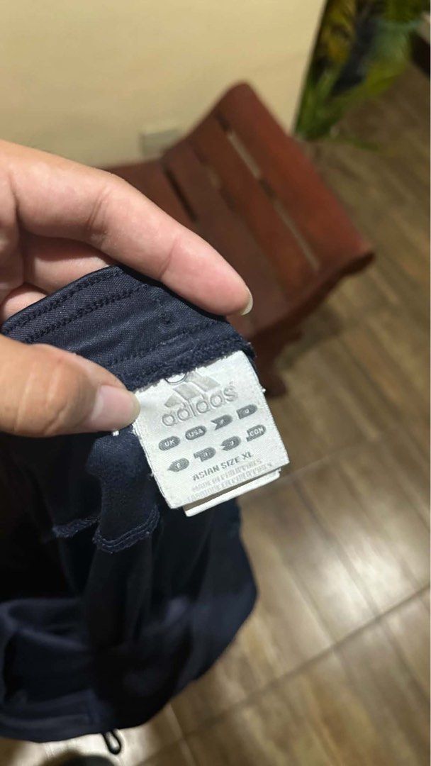 ADIDAS SHORTS (Category: Shorts) located in Manila. Submitted by urban-vintage_2 (Listing ID 1465776785, Image 2). Description: ISSUE: NONE (NEED WASH) MOP :GCASH (NO COD) SHIP VIA: LALAMOVE & J&T LOCATION: PASIG CITY LENGTH: 20-21 WIDTH :33-40.