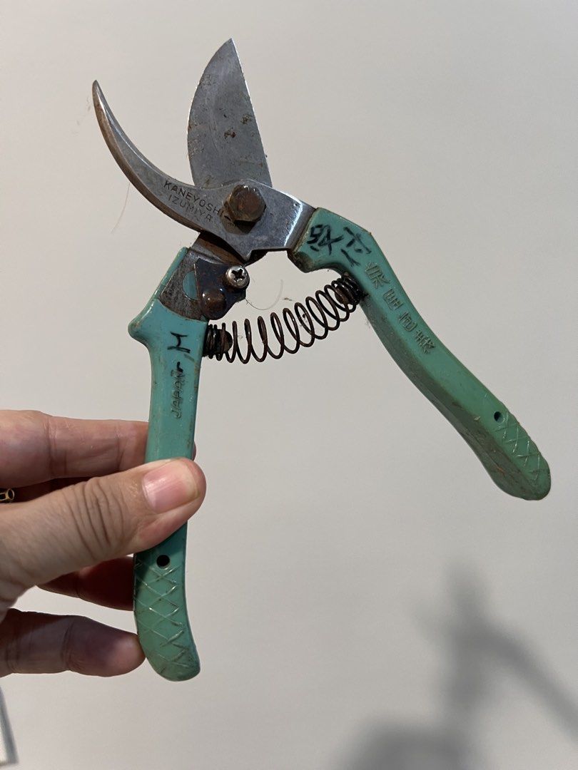 Affordable Japanese Pruning Shears 😍👌🏻 (Category: Home Improvement Tools & Accessories) located in Malolos. Submitted by afford.japan (Listing ID 1465946953, Image 3). Description: Affordable Japanese Pruning Shears 😍👌🏻.