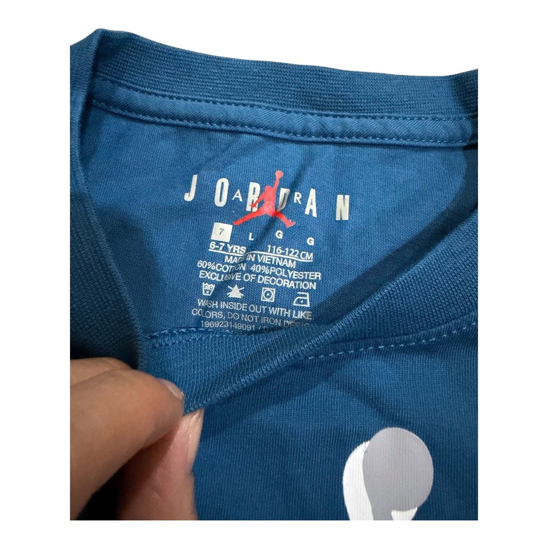 Air Jordan Set (Category: Babies & Kids Fashion) located in Lipa City. Submitted by lifestyled (Listing ID 1465948336, Image 2). Description: Air jordan set Size 6-7 Aa- 12.5” L- 19.5” Bottom- W-9.5” L-13.5” Color rate 8/10 💯 Authentic.