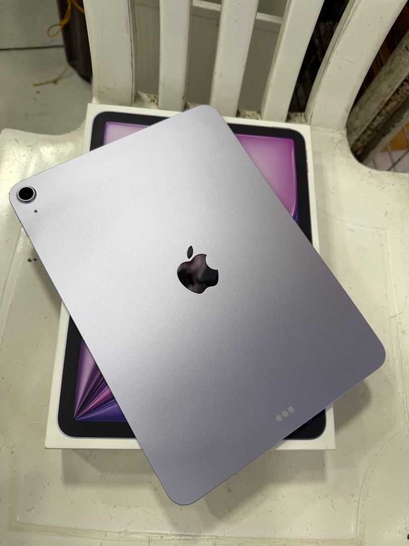 AIR (M4) 128GB COMPLETE WITH BOX SLIGHTLY USE (Category: iPad) located in San Juan City. Submitted by labsonline (Listing ID 1465918766, Image 1). Description: SALE SALE!! IPAD AIR (M4) 128GB WIFI STILL HAVE WARRANTY UNTIL APRIL 2027 💯 ORIGINAL 💯 GOOD CONDITION SLIGHTLY USE(pwde sa maarte) COMES WITH: BOX SAME SERIAL, CHARGER ORIGINAL AND UNIT ITSELF FREEBIES:tempered glass and case.