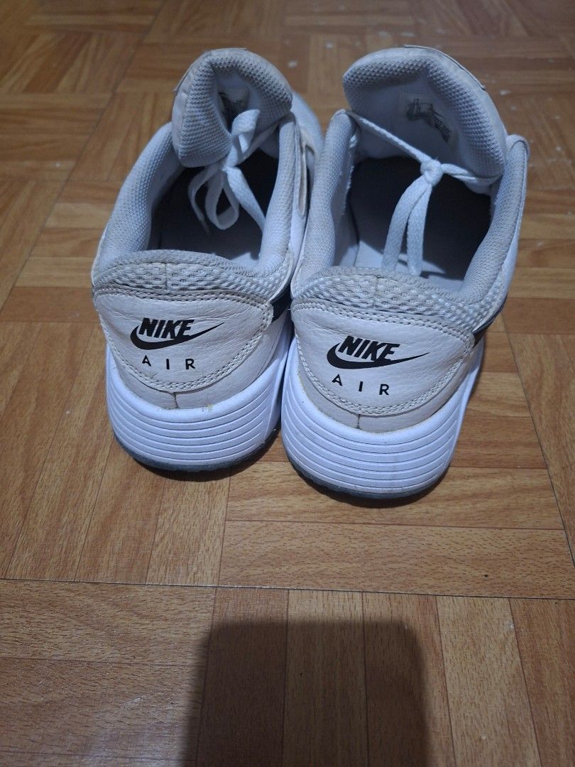 Airmax (Category: Casual Shoes) located in Manila. Submitted by jigs30 (Listing ID 1465951389, Image 3). Description: size 10 original nike airmax. still in good condition. only issue is yellowish..