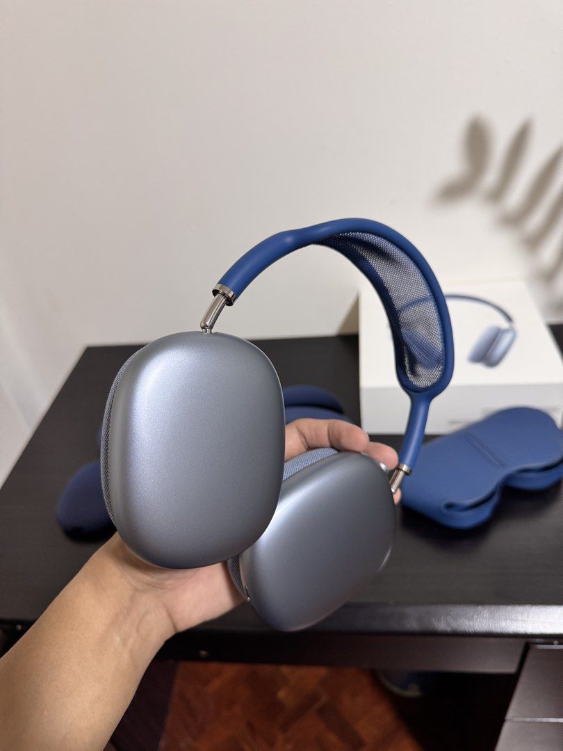 Airpods Max (Category: Headphones & Headsets) located in Paranaque City. Submitted by rapido25 (Listing ID 1465924748, Image 1). Description: AUTHENTIC!!!! Airpods Max V1 No issue. Kahit gasgas wala. BF Homes, Parañaque here Meet-up: SMBF, SMSouthmall, Lopez Hypermarket, SM Southmall, Festival Mall, or ATC. All complete with box and receipt. Rfs: Pandagdag sa GTA VI Dualsense at GTA VI game. Pm me if interested. Negotiable po. .