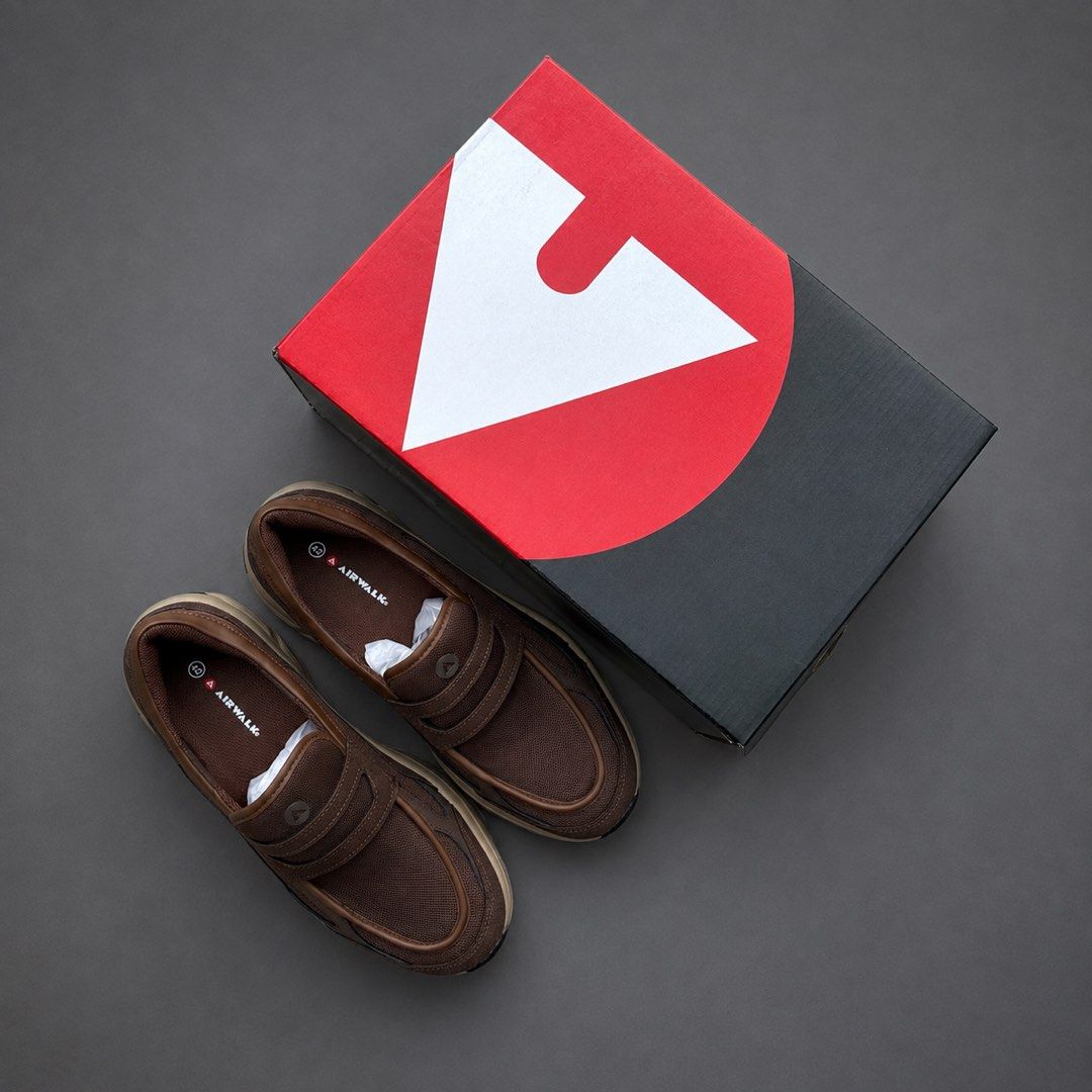 AIRWALK ECLATE LOAFERS (Category: Casual Shoes) located in Taguig. Submitted by clarrk95 (Listing ID 1465875039, Image 2). Description: Airwalk Eclate Loafers "DK Brown" Sizes: 8 | 9US Men 📍1,499 PESOS ONLY‼️ 📍1,499 PESOS ONLY‼️ BELOW SRP ✅ Brandnew w/ Box ✅ Legit / Original ✅ Refund if FAKE ✅ Add shipping ✅ No last price ✅ Available for COD • Location: Taguig📍 • Mode of Payment: Bank Transfer | Gcash | COD DM for fast transaction.📮.