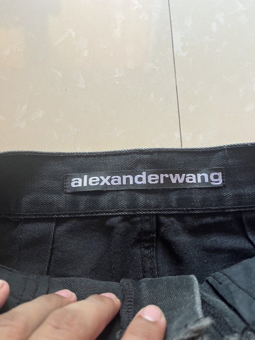 Alexander wang (Category: Shorts) located in Manila. Submitted by justthrift161 (Listing ID 1465762221, Image 3). Description: Alexander Wang Waist: 13.5 inches Length: 13 inches Leg opening: 11.5 inches Complete tags No issue Excellent condition Dm📩📩.