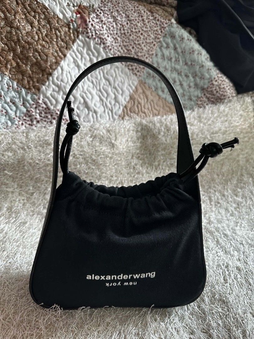 Alexander Wang shoulder bag (Category: Shoulder Bags) located in Angeles City. Submitted by aiscanday (Listing ID 1465908123, Image 1). Description: good as new Kili bag Japan Korea preloved.