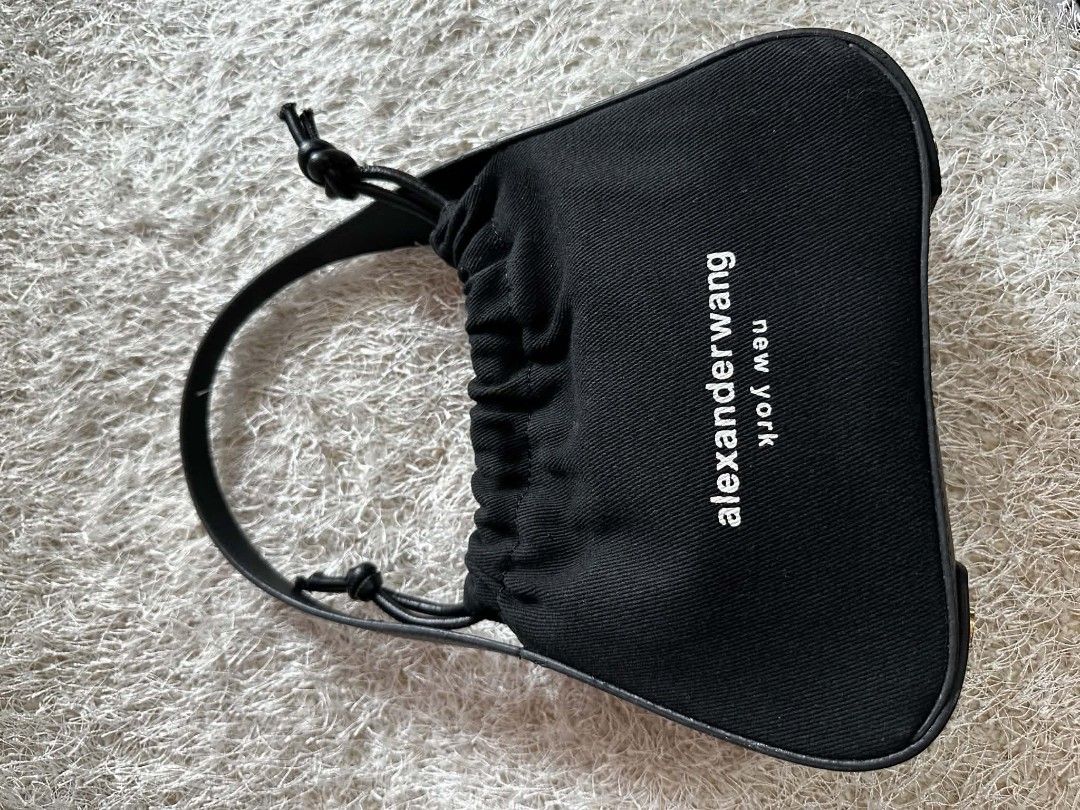 Alexander Wang shoulder bag (Category: Shoulder Bags) located in Angeles City. Submitted by aiscanday (Listing ID 1465908123, Image 3). Description: good as new Kili bag Japan Korea preloved.