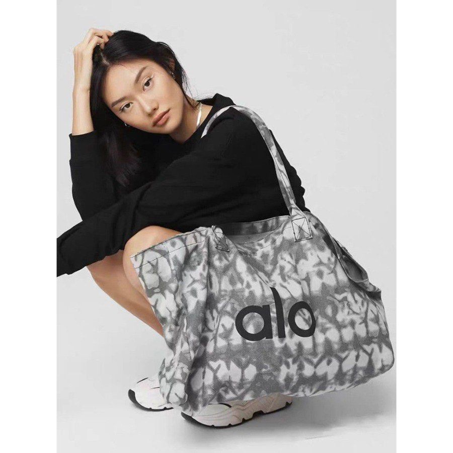 Alo Shopper Tote (Category: Tote Bags) located in Quezon City. Submitted by andieshops (Listing ID 1465847531, Image 2). Description: 2pc available .