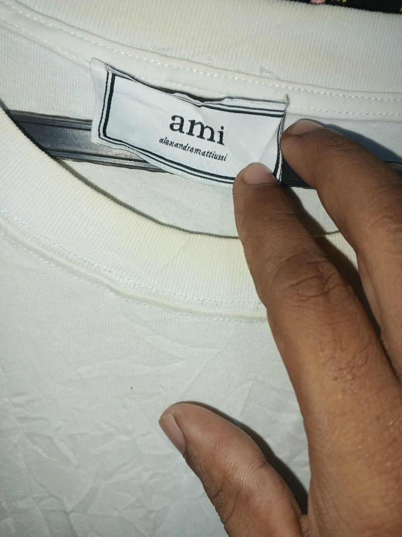 Ami (Category: Activewear) located in Isabel. Submitted by nieljun112187 (Listing ID 1465902417, Image 3). Description: Ami width 21 length 28 colorate 9 issue pinhole na sa last picture.