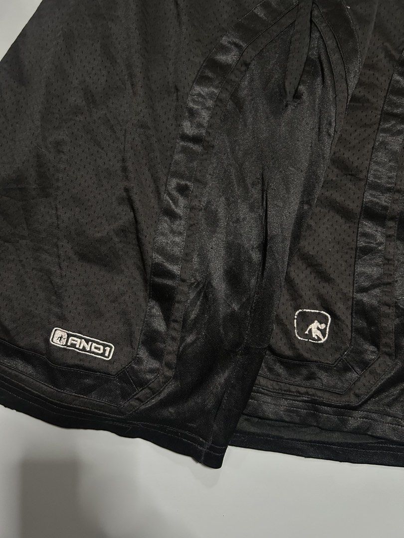 And 1 heavy weight baller short (authentic) (Category: Shorts) located in Trece Martires City. Submitted by flip_flips (Listing ID 1465791330, Image 3). Description: And 1 heavy weight baller short (authentic) -Dimes: Free waist 23 length 16 tigh 15 leg open -Excellent condition -9.5/10 color rate -issue: need lang sungkitin sa loob yung kabilang lace pumasok.