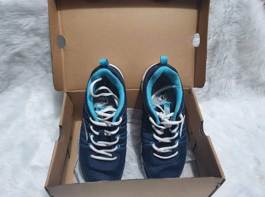 Anta Running Shoes (Category: Sneakers) located in Makati City. Submitted by yco99 (Listing ID 1465875730, Image 1). Description: - Anta running shoes - Size 8W - Color: Navy blue with bright blue collar lining and white laces - Material: Breathable mesh upper to keep feet cool - Sole: Flexible white soles with great grip - Inclusion: Original Anta shoebox included - Condition: Excellent, ready to wear.