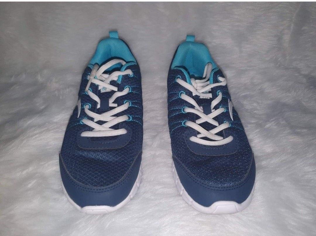 Anta Running Shoes (Category: Sneakers) located in Makati City. Submitted by yco99 (Listing ID 1465875730, Image 2). Description: - Anta running shoes - Size 8W - Color: Navy blue with bright blue collar lining and white laces - Material: Breathable mesh upper to keep feet cool - Sole: Flexible white soles with great grip - Inclusion: Original Anta shoebox included - Condition: Excellent, ready to wear.