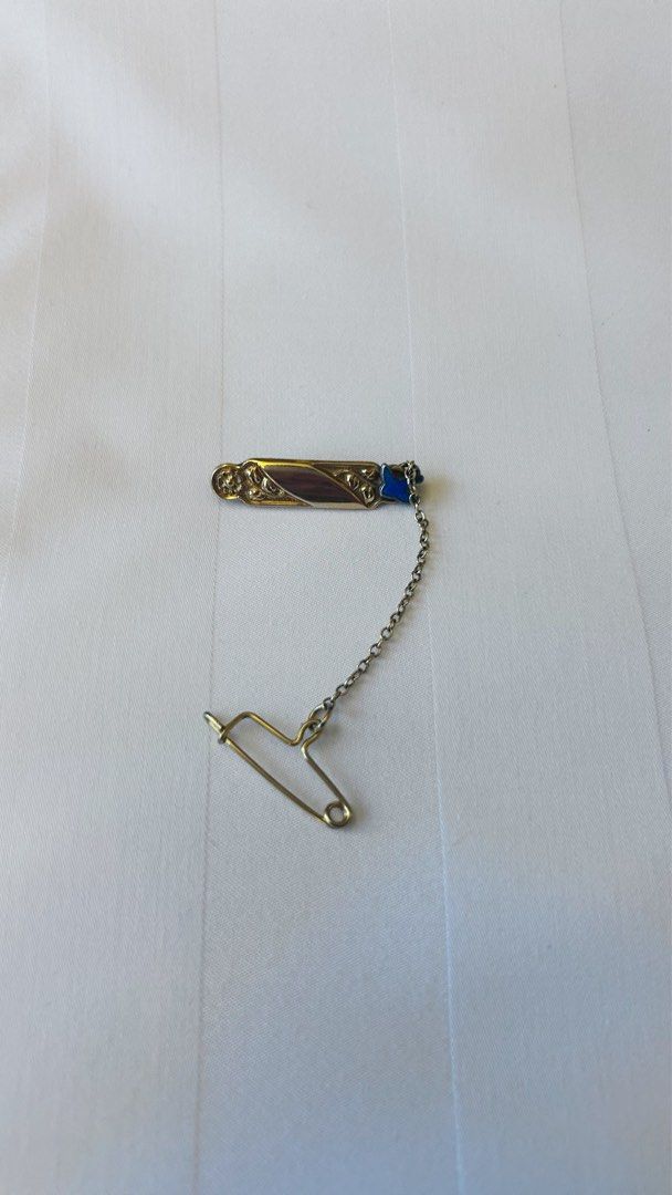 Antique 9 Carat Dainty Pin (Category: Brooches) located in Makati City. Submitted by cestparfaitvintagejewelries (Listing ID 1465776325, Image 3). Description: ❤️Antique 9 Carat Gold Dainty Pin With Blue Enamel Bird Design ❤️C clasp with safety pin ❤️ 2g Note: I’m not selling this as a scrap or per gram. The price is already cheap for an unusual antique pin. This is only for people who appreciate antique jewelry. Check the last photo for the pric