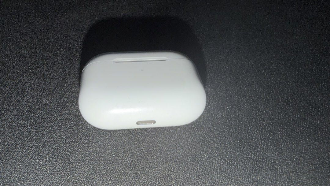 Apple AirPods Pro with Charging Case and Extra Ear Tips (Category: Headphones & Headsets) located in Pasay City. Submitted by whot4o (Listing ID 1465910169, Image 2). Description: - FROM 2022 PLS MANAGE UR EXPECTATIONS AUTHENTIC NO BOX Color: Sleek white finish - Included: Charging case and extra silicone ear tips in various sizes - Connectivity: Seamless and easy pairing with Apple devices - Performance: Great sound quality with a reliable, long