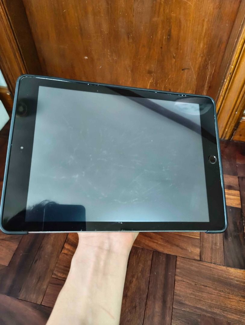 Apple iPad 6th Gen (128GB) (Category: iPad) located in Quezon City. Submitted by luisykeh (Listing ID 1465826326, Image 1). Description: Apple iPad 6th Gen 128GB (WiFi). 100% fully functional with a solid battery. The screen has minor surface smudges that are completely unnoticeable when the display is turned on. Ready for school, work, or media. Condition: Used (Fully Functional) Inclusions: iPad + Protective Case + Charger + Cable + Free Wirele