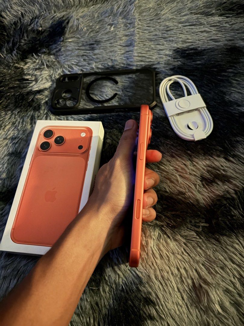 Apple iPhone (Category: iPhone 17 Series) located in Manila. Submitted by mr.muscleqo (Listing ID 1465871383, Image 3). Description: Iphone 17 PROMAX 256gb Cosmic Orange SWAP sa lower unit + cash Iphone 17 Promax 256gb Cosmic Orange - 95% Battery Health - 301 Cycle count - Open Line - No issue (Sobrang Kinis) - Truetone working - No history of repair - X/A Variant (Local) • INCLUSION Original Box, Case and Original cord Meet up location 📍BGC / M
