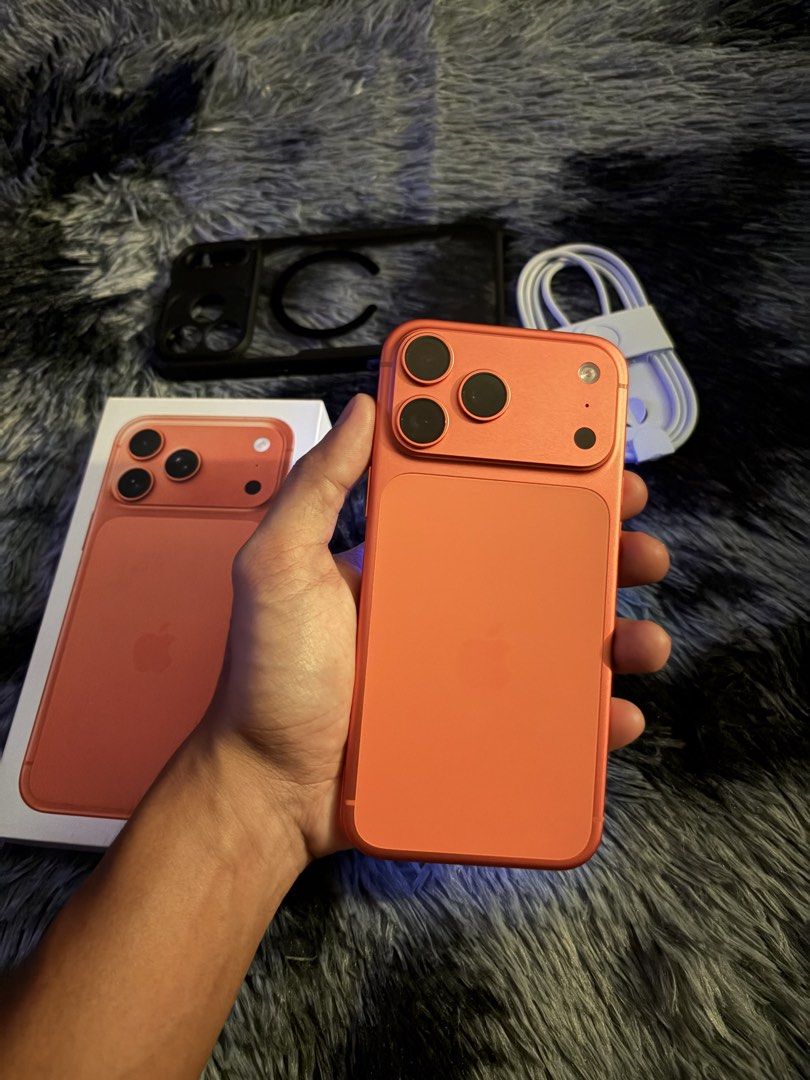 Apple iPhone (Category: iPhone 17 Series) located in Manila. Submitted by mr.muscleqo (Listing ID 1465871383, Image 2). Description: Iphone 17 PROMAX 256gb Cosmic Orange SWAP sa lower unit + cash Iphone 17 Promax 256gb Cosmic Orange - 95% Battery Health - 301 Cycle count - Open Line - No issue (Sobrang Kinis) - Truetone working - No history of repair - X/A Variant (Local) • INCLUSION Original Box, Case and Original cord Meet up location 📍BGC / M