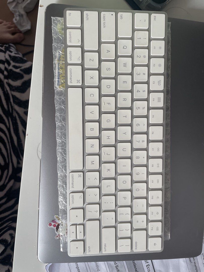 Apple Magic Keyboard (Lightning) （分類：電腦鍵盤及相關產品）位於 Hong Kong。 由 ching_bakey 提交（商品編號 1465858953，圖片 1）。簡介： 2019年 magic keyboard 用了一年 狀態良好 用bluetooth Lightning（舊iphone)充電方式 **貨品不包lightning充電線** 面交地點 沙田新城市、火炭站、穗禾苑、黃竹坑站、海洋公園、朗豪坊，會展站 只收支付寶、現金。