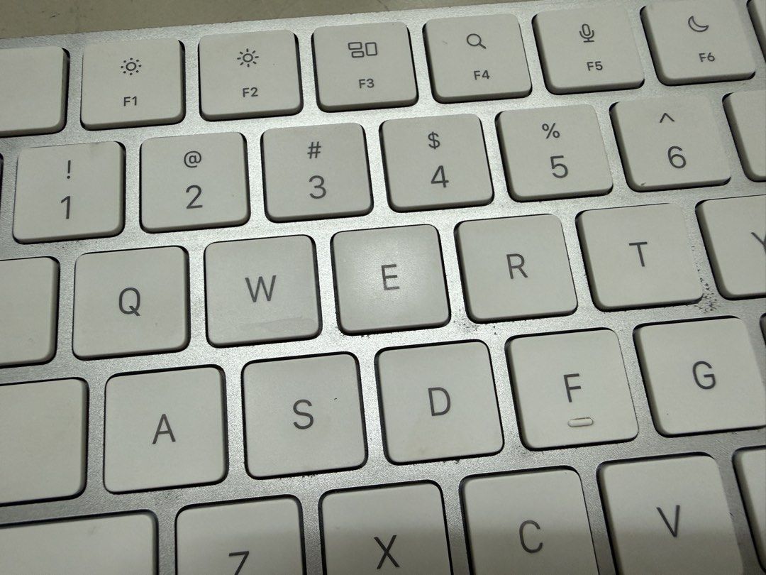 Apple Magic Keyboard with Touch ID - US English (Category: Computer Keyboard) located in Quezon City. Submitted by declutter1ngmama (Listing ID 1465780747, Image 3). Description: - Authentic Apple Magic Keyboard with Touch ID - Compatible with Apple Silicon Mac models - US English layout - Includes original box and USB-C to Lightning charging cable.