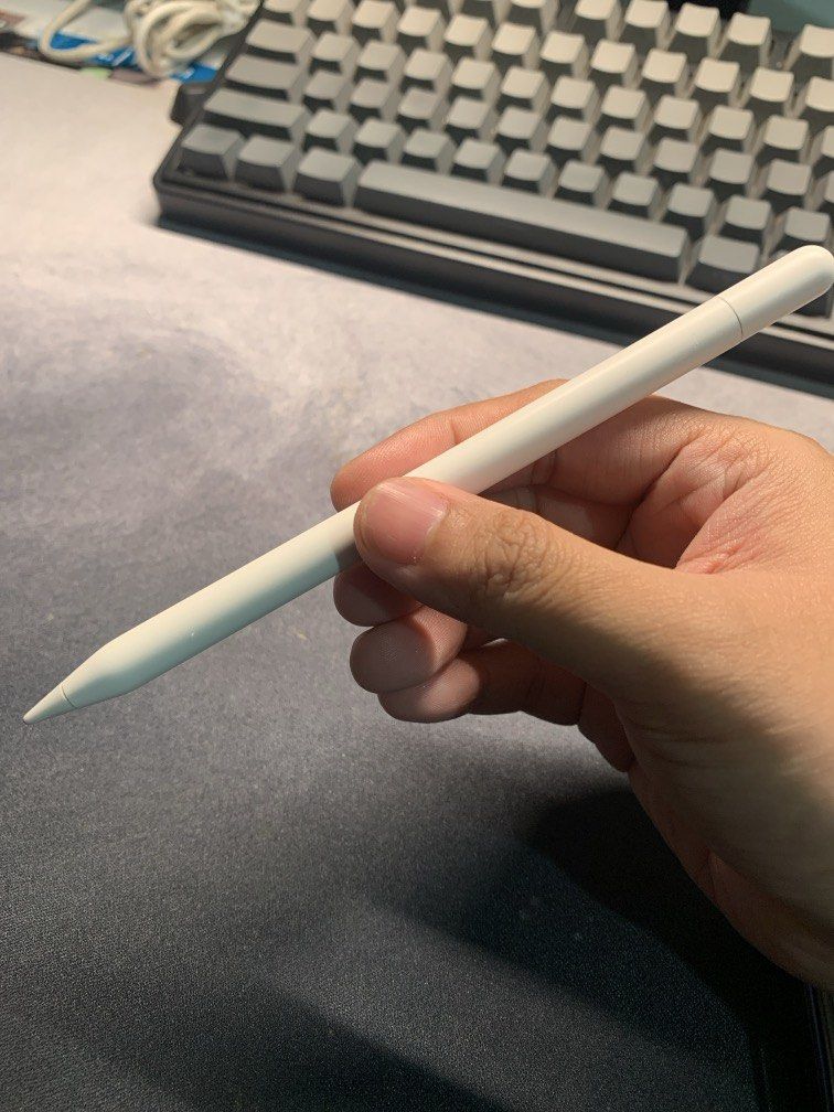 Apple pencil USB-C (Category: Other Accessories) located in Manila. Submitted by _4lexisnm (Listing ID 1465882125, Image 2). Description: Pencil only (no box) Has dents 100% working.