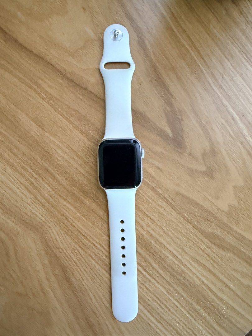 APPLE WATCH SE 2 40 mm (Category: Wearables & Smart Watches) located in Cebu City. Submitted by medicalcookie (Listing ID 1465884690, Image 2). Description: ⌚ FOR SALE: APPLE WATCH SE 2 40 mm🤍 💰 ₱9,000 — slightly negotiable • 40mm Apple Watch • Starlight/Silver-colored case with white sport band • Comes with original box • Small/Medium (S/M) band size 📌 RFS: upgrade 📍 Cebu city 💌 Message me if interested! Sure buyers only, please. 🤍.