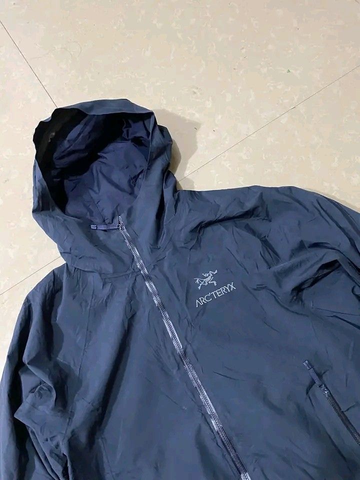 Arc'teryx Goretex (Category: Coats, Jackets and Outerwear) located in Talisay. Submitted by vokerzxc (Listing ID 1465899321, Image 2). Description: Excellent Condition Issue: None Complete tags Authentic/Legit Size: Small Color rate: 9.5/10 Width: 20 Length: 26-27.