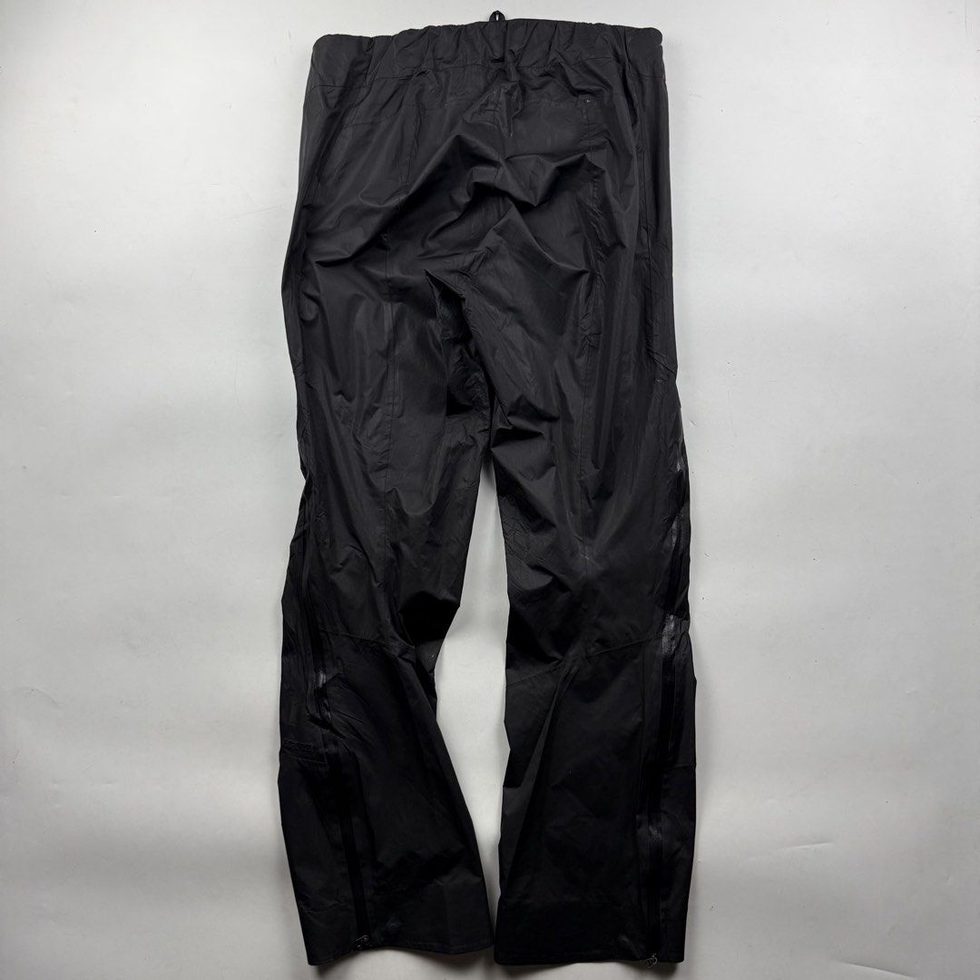 Arc’teryx Zeta SL Pants (Category: Trousers) located in Manila. Submitted by jademax (Listing ID 1465888276, Image 2). Description: Size Large Waist: 15.5” Length: 39.5”.