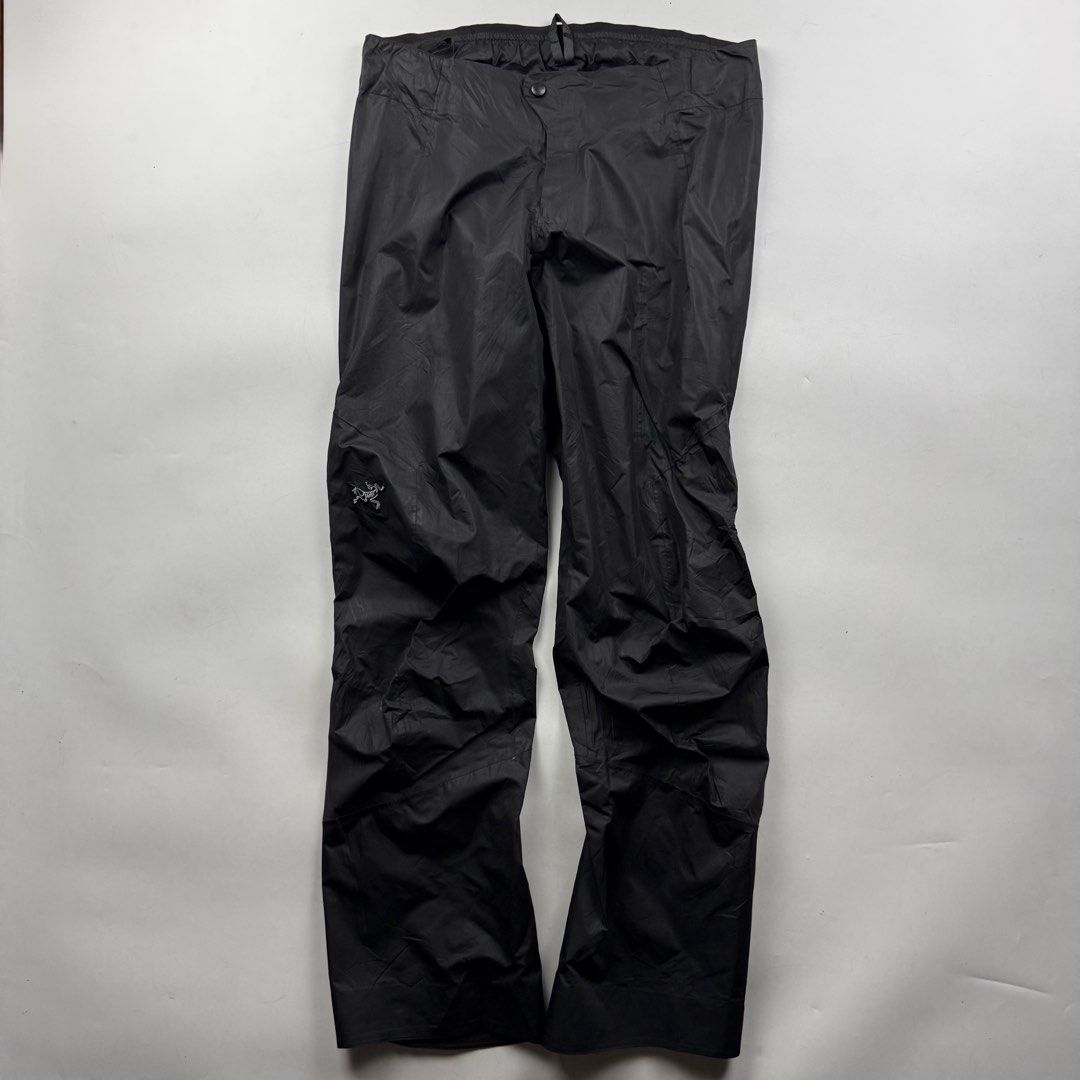 Arc’teryx Zeta SL Pants (Category: Trousers) located in Manila. Submitted by jademax (Listing ID 1465888276, Image 1). Description: Size Large Waist: 15.5” Length: 39.5”.