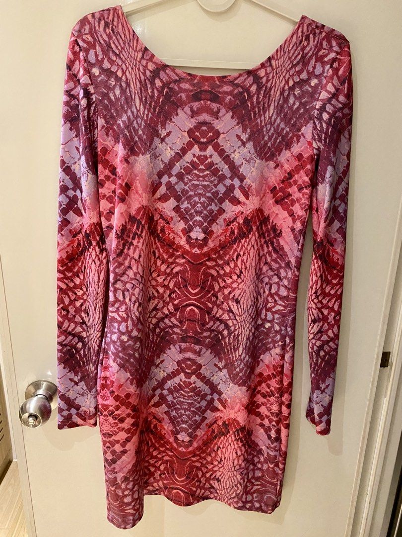Armani Exchange Pink Patterned Long Sleeve Dress Size M (Category: Dresses) located in Pasig City. Submitted by clloisbox (Listing ID 1465882939, Image 1). Description: - Brand: Armani Exchange - Size: M - Design: Pink and red abstract pattern all over - Features: Long sleeves, scoop back neckline, soft stretchy material - Origin: Made in Peru - Condition: Great statement piece for nights out or parties - Shipping: Ships fast from the Philippines