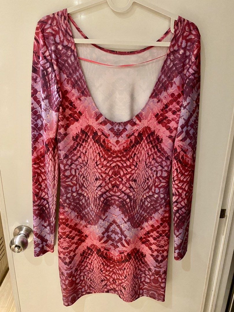 Armani Exchange Pink Patterned Long Sleeve Dress Size M (Category: Dresses) located in Pasig City. Submitted by clloisbox (Listing ID 1465882939, Image 2). Description: - Brand: Armani Exchange - Size: M - Design: Pink and red abstract pattern all over - Features: Long sleeves, scoop back neckline, soft stretchy material - Origin: Made in Peru - Condition: Great statement piece for nights out or parties - Shipping: Ships fast from the Philippines