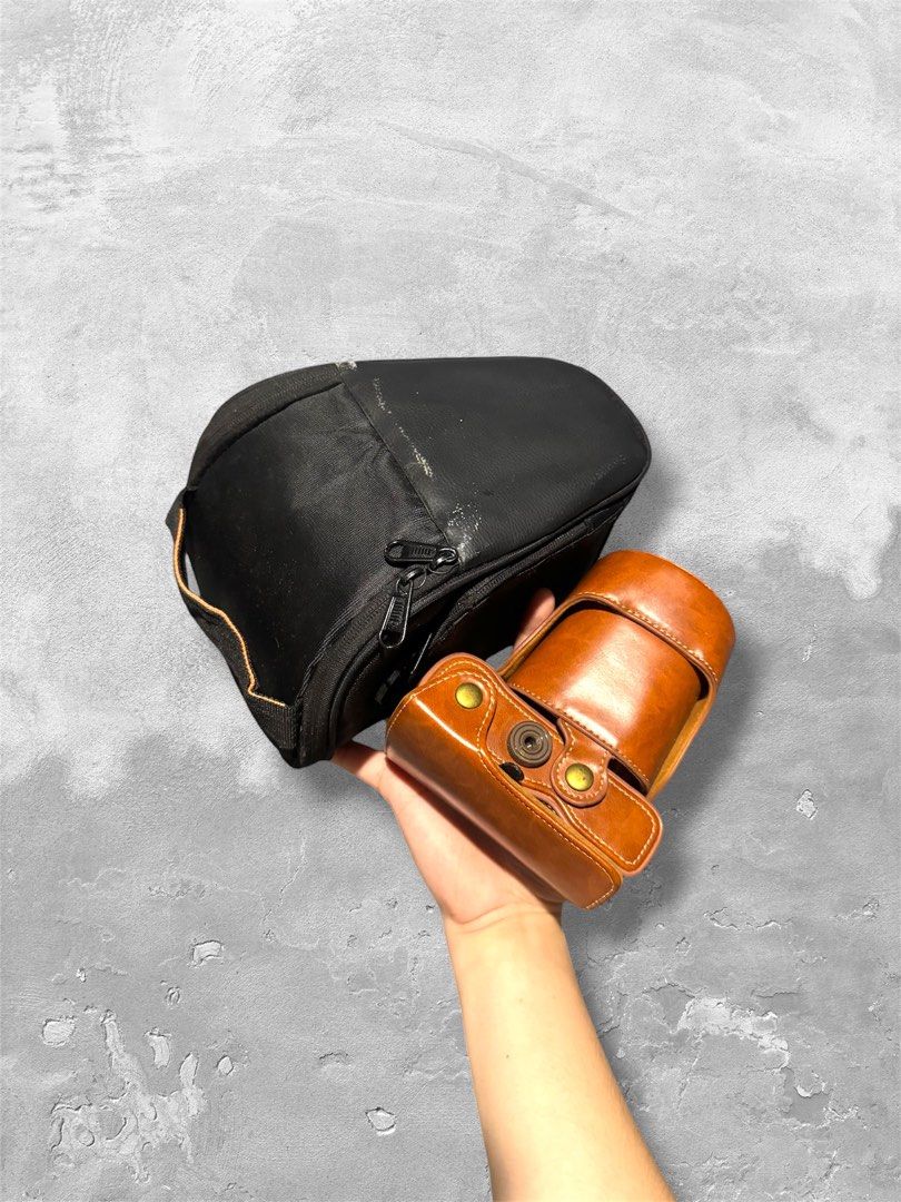 ASPACK!!! Camera Essentials (Camera Leather Bag & Holster Bag) (Category: Camera Bags & Carriers) located in Manila. Submitted by jorem.franco (Listing ID 1465843162, Image 1). Description: Pack Inclusion: Triangular DSLR/SLR Camera Holster Bag Also known as a toploader or colt case. Height: 21 cm to 22 cm Width (Top): 15 cm to 18 cm Depth: 10 cm to 12 cm ~~~~~~~~~~~~~~~~~~~~~~~~~~~~~~~~~~~~~~~~~~~ Fujifilm X-A3 PU Leather Vintage-style Camera Ca