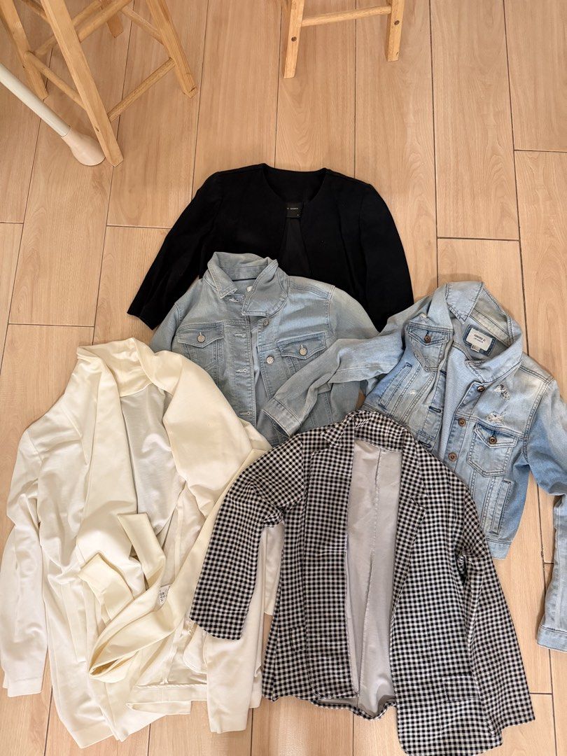 Assorted jackets (Category: Coats, Jackets and Outerwear) located in Angeles City. Submitted by giarivera295673 (Listing ID 1465888159, Image 1). Description: .