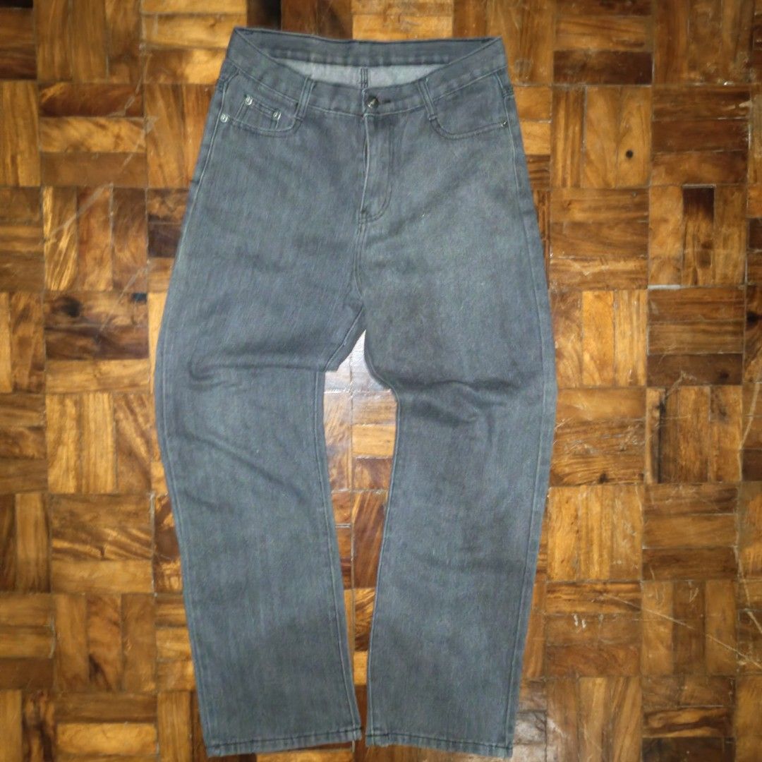 Assorted Pants Bundle (4 Pairs) Take All For 500 (Category: Jeans) located in Manila. Submitted by ekko_0xx (Listing ID 1465885721, Image 3). Description: - 4-in-1 pants bundle for versatile everyday outfits - Black wide-leg trousers - Light blue distressed skinny jeans with pleated knee panels - Dark grey straight jeans - Medium wash blue denim jeans - Great wardrobe staples, ready to wear.