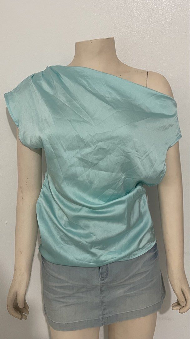 Assymetrical top (Category: Others Tops) located in Cavite. Submitted by gwythrifts (Listing ID 1465887703, Image 1). Description: ⚞^. .^⚟ Assymetrical top P 180 Condition: 10/10 📍General Trias.