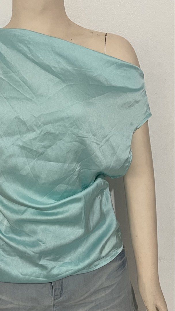 Assymetrical top (Category: Others Tops) located in Cavite. Submitted by gwythrifts (Listing ID 1465887703, Image 2). Description: ⚞^. .^⚟ Assymetrical top P 180 Condition: 10/10 📍General Trias.