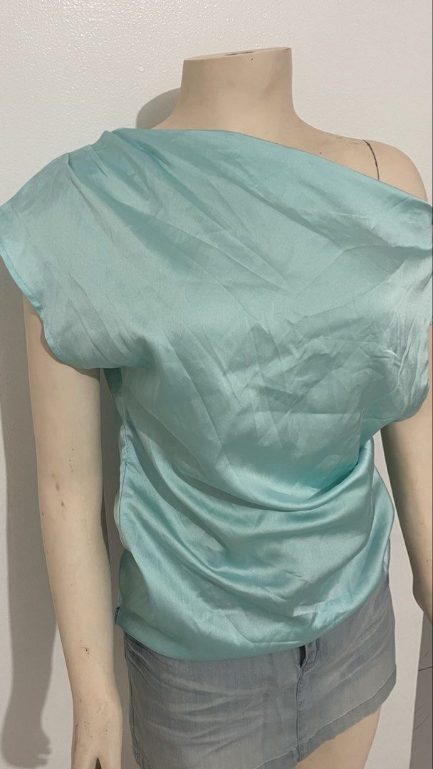 Assymetrical top (Category: Others Tops) located in Cavite. Submitted by gwythrifts (Listing ID 1465887703, Image 3). Description: ⚞^. .^⚟ Assymetrical top P 180 Condition: 10/10 📍General Trias.