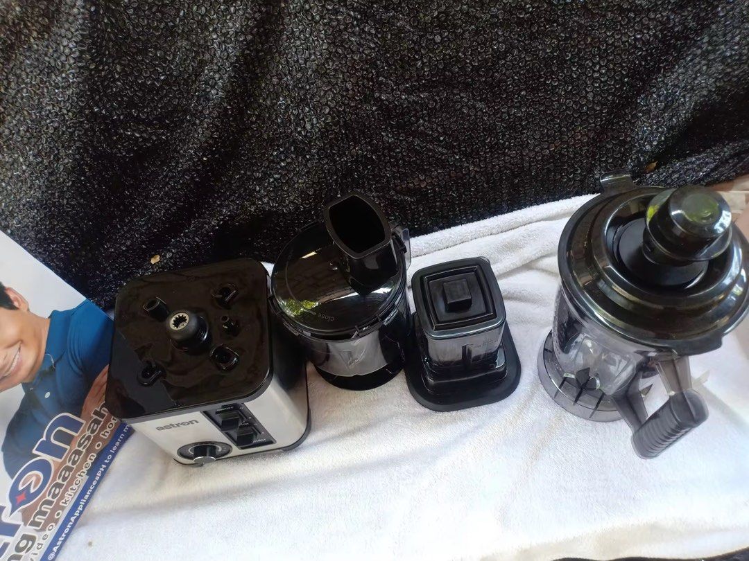 Astron BL-321 3-in-1 Blender (Category: Juicers, Blenders & Grinders) located in Caloocan City. Submitted by alyonak (Listing ID 1465857901, Image 2). Description: - 3-in-1 kitchen essential: includes motor base, large blending jug, food processor, and grinding cup - Multi-speed settings with convenient pulse function for total control - Stylish and durable stainless steel and black plastic body - Perfect for making smoothies, food prep, and grin
