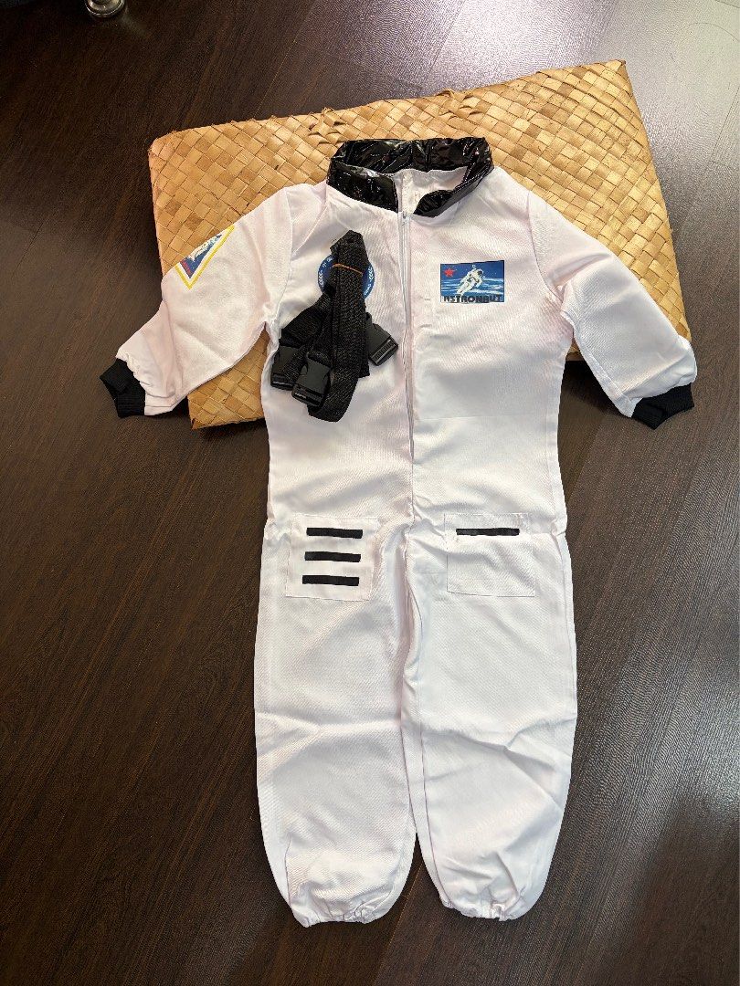 Astronaut Costume (Category: Babies & Kids Fashion) located in Manila. Submitted by thebookclubz (Listing ID 1465765996, Image 1). Description: .