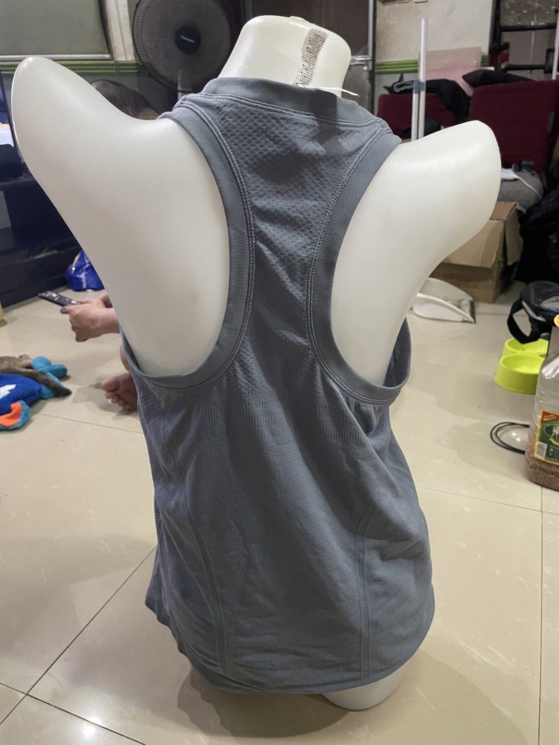 Athleta tank top (Category: Activewear) located in Rizal. Submitted by allenrion (Listing ID 1465880964, Image 2). Description: preloved athleta athletic top Size: 17 inches armpit to armpit Price: 200 pesos Disclaimer: No brand affiliation. All items are thrifted and pre-owned. All trademarks, logos, and copyrights belong to their respective owners..