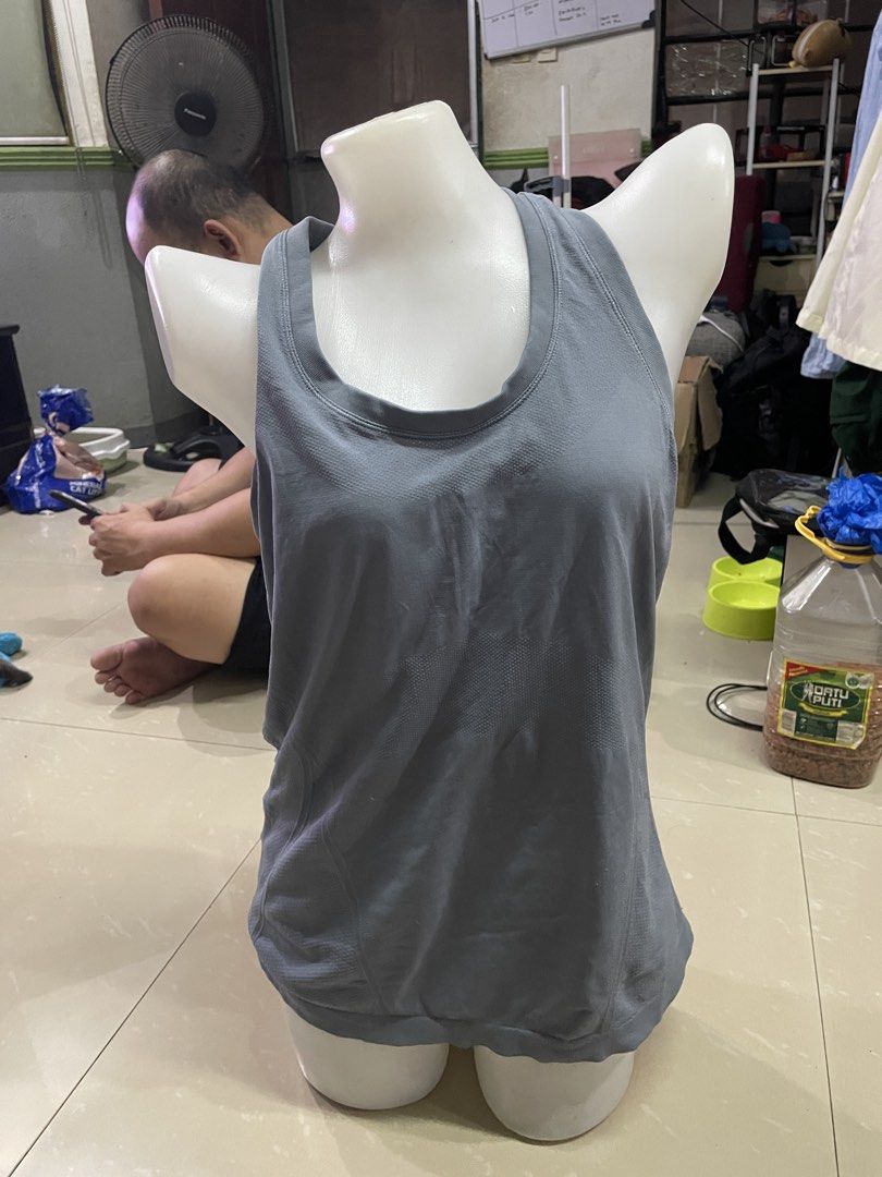 Athleta tank top (Category: Activewear) located in Rizal. Submitted by allenrion (Listing ID 1465880964, Image 1). Description: preloved athleta athletic top Size: 17 inches armpit to armpit Price: 200 pesos Disclaimer: No brand affiliation. All items are thrifted and pre-owned. All trademarks, logos, and copyrights belong to their respective owners..