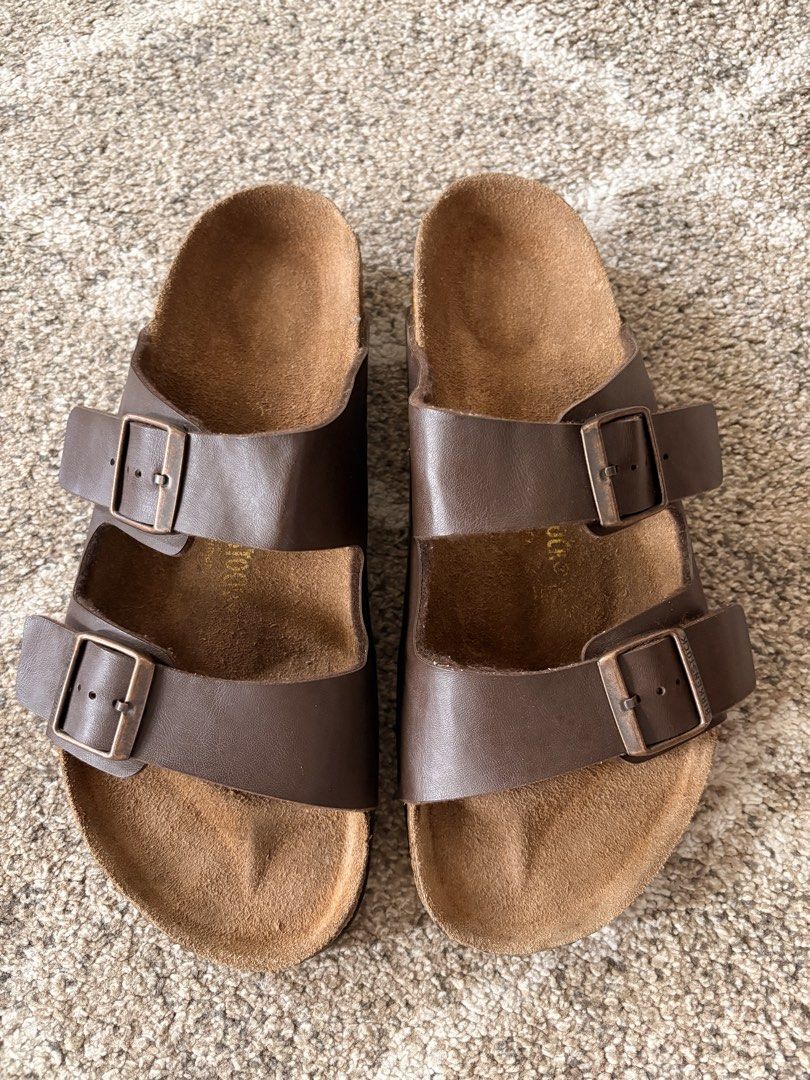 Auth Preloved Arizona Birkenstock (Category: Slippers & Slides) located in Paranaque City. Submitted by silentstone.dolphin (Listing ID 1465805898, Image 1). Description: Chocolate Brown Color.. Brass Buckle.. Visible Print.. Size 43RF.. Clean&Ready to Wear✅ Super Gwapo in Actual😍.
