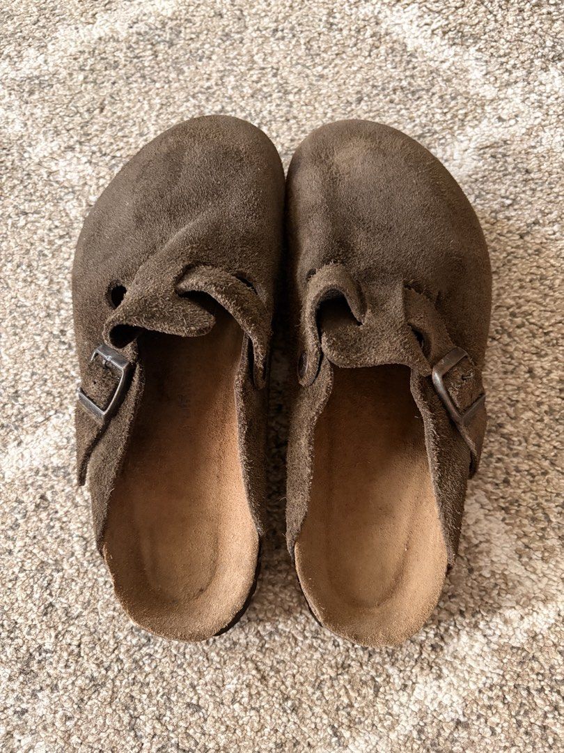 Auth Preloved Birkenstock Boston Clogs (Category: Slippers & Slides) located in Paranaque City. Submitted by silentstone.dolphin (Listing ID 1465807450, Image 2). Description: Suede Leather.. Chocolate Brown.. Soft Footbed.. Brass Buckle.. Size 40RF.. Clean&Ready to Wear✅ Super Nice in Actual😍.